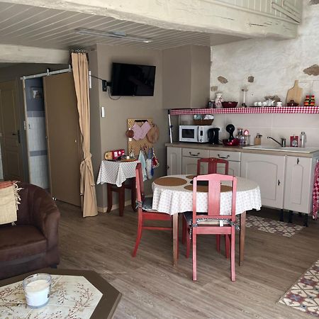 Halte Vendeenne Atypique Saint-Germain-l'Aiguiller Екстериор снимка